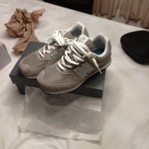 BNIB UNISEX NEW BALANCE 574